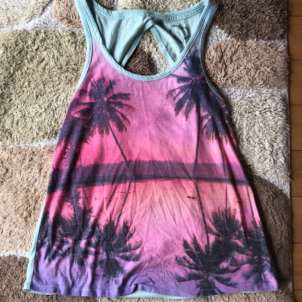 Comfortable tank top with back design + palm trees